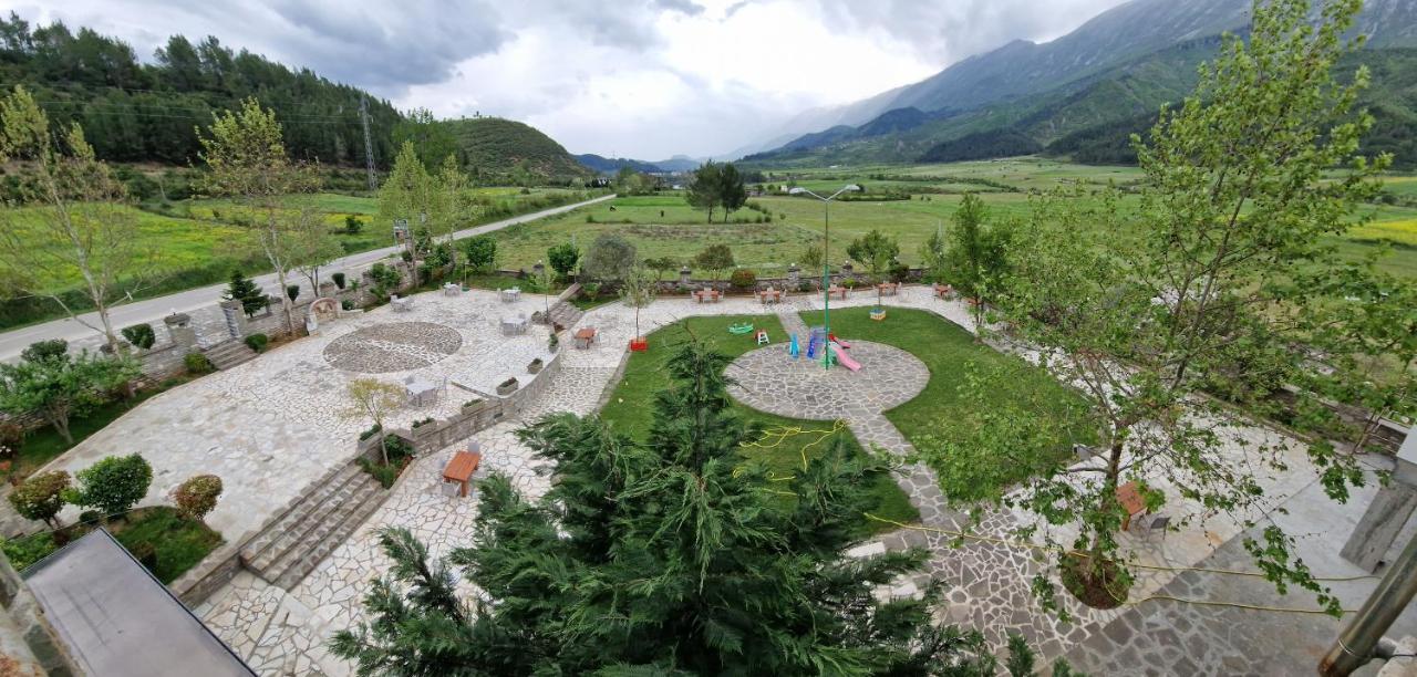 Kutal Park Inn Hotel Përmet エクステリア 写真