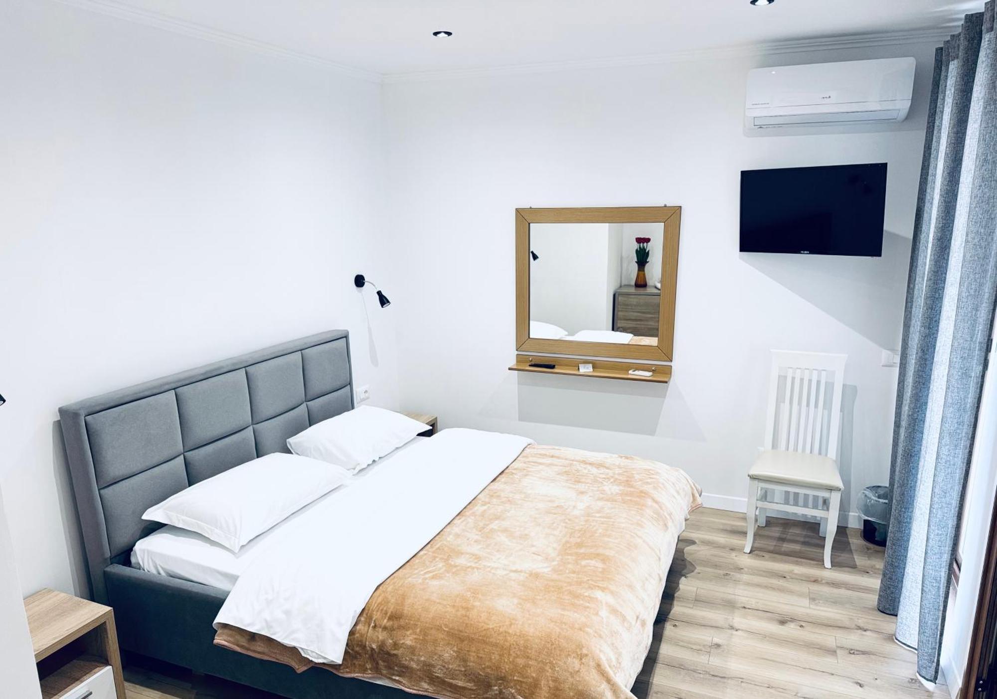 Kutal Park Inn Hotel Përmet エクステリア 写真