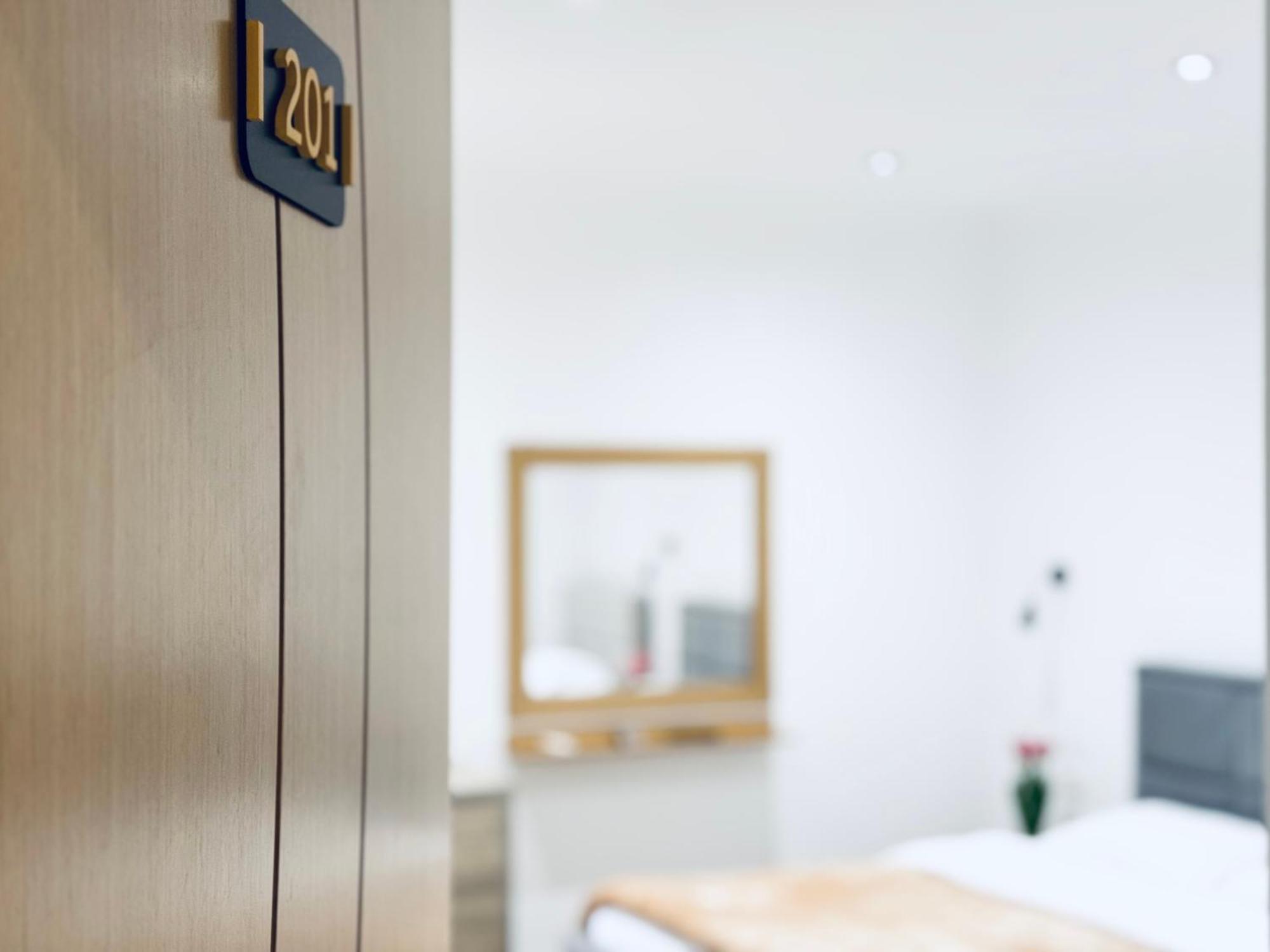 Kutal Park Inn Hotel Përmet エクステリア 写真