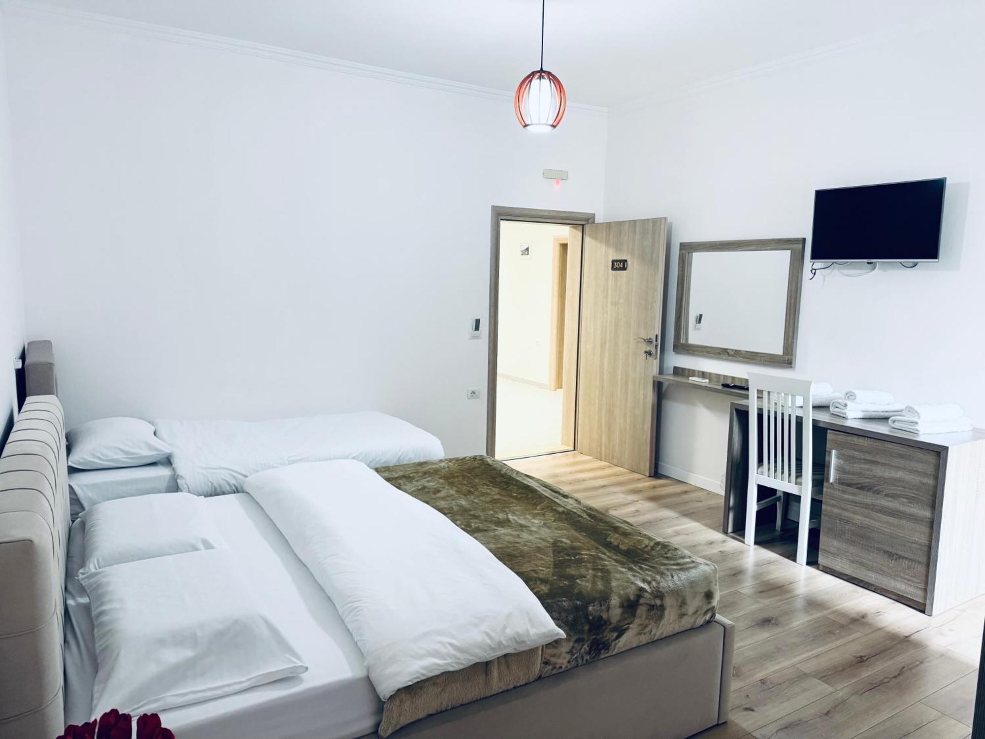 Kutal Park Inn Hotel Përmet エクステリア 写真