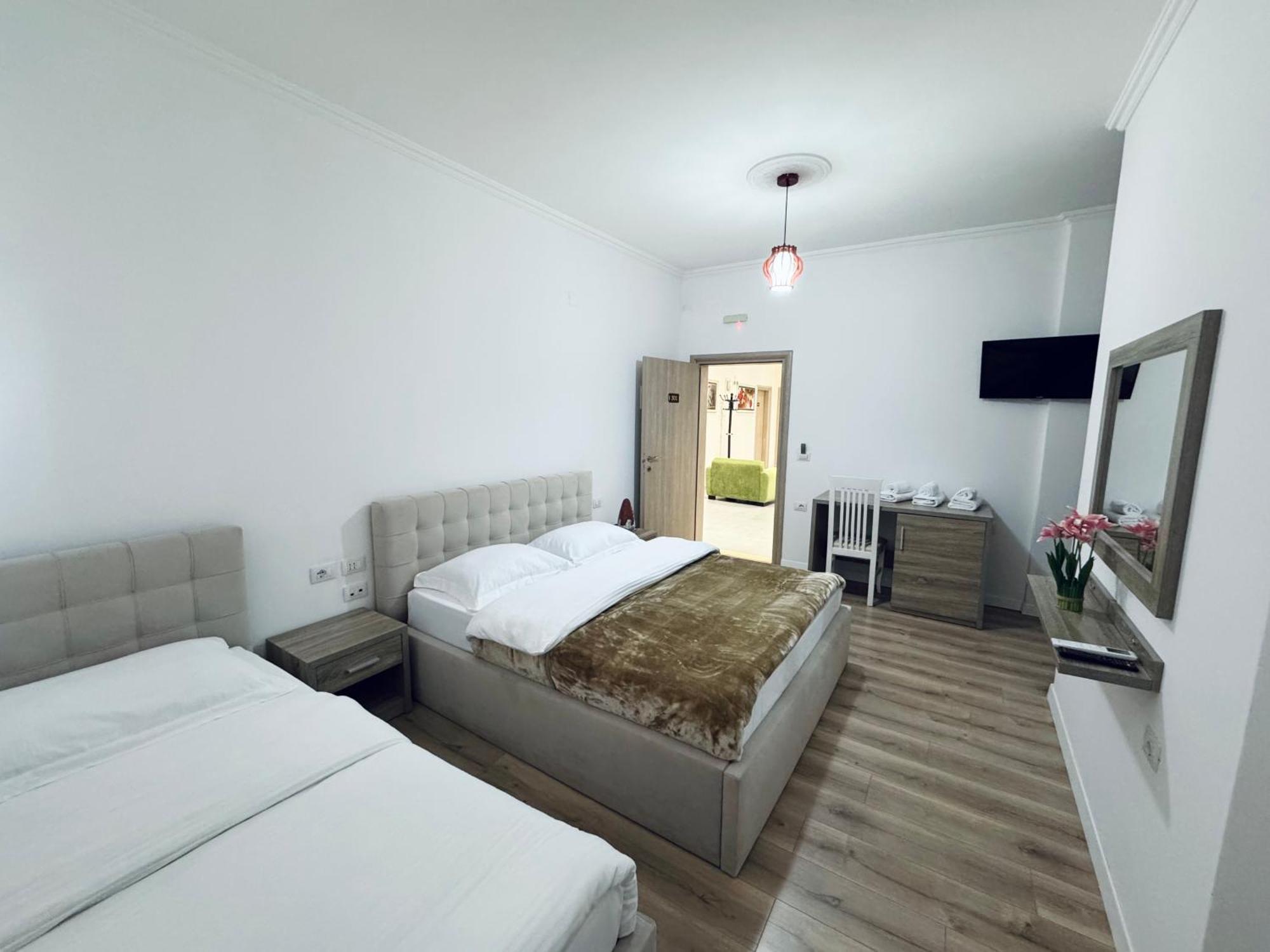 Kutal Park Inn Hotel Përmet エクステリア 写真