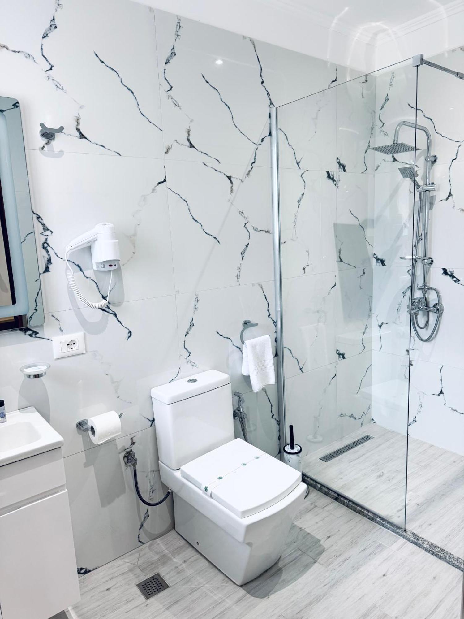 Kutal Park Inn Hotel Përmet エクステリア 写真