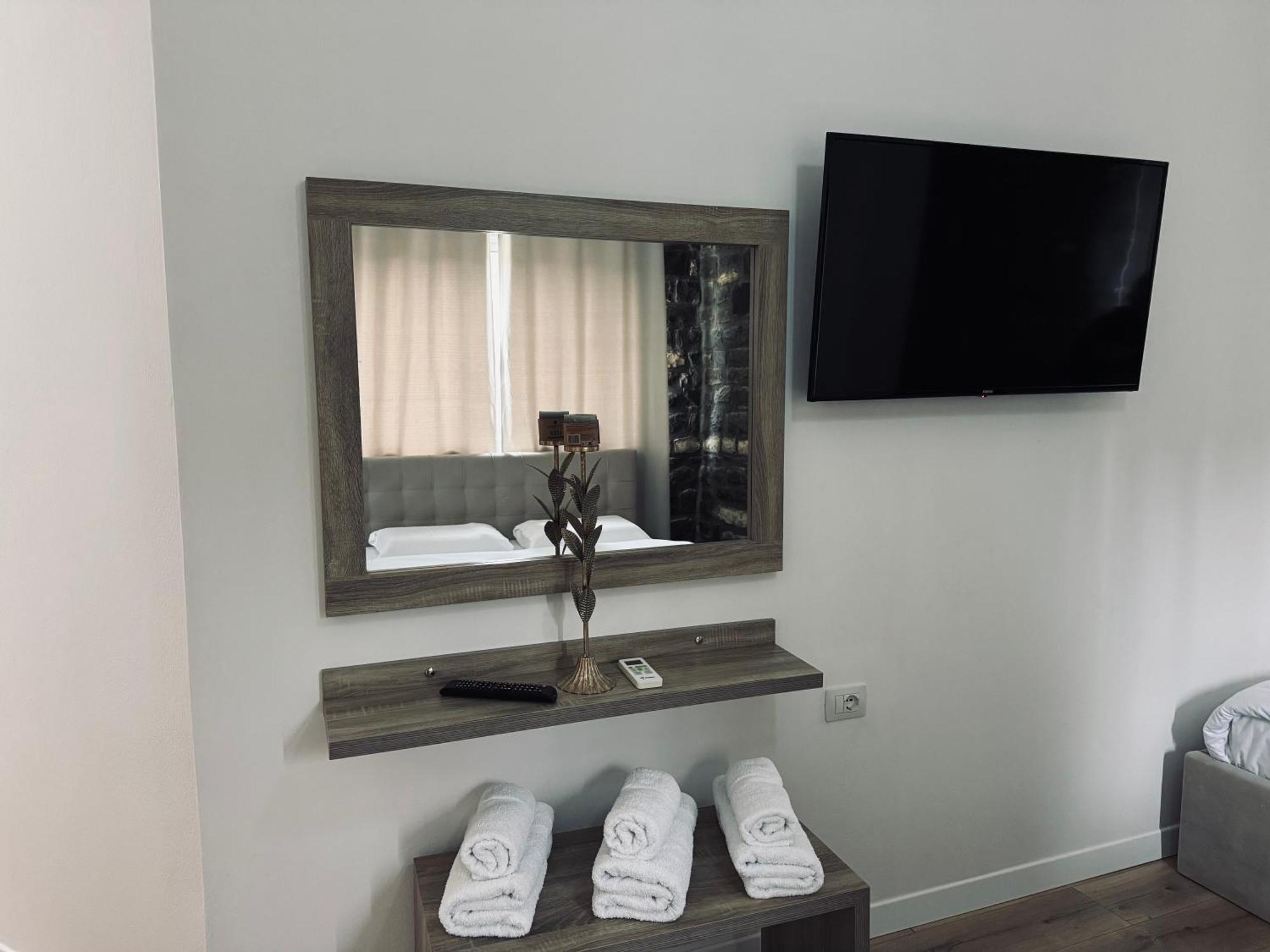 Kutal Park Inn Hotel Përmet エクステリア 写真