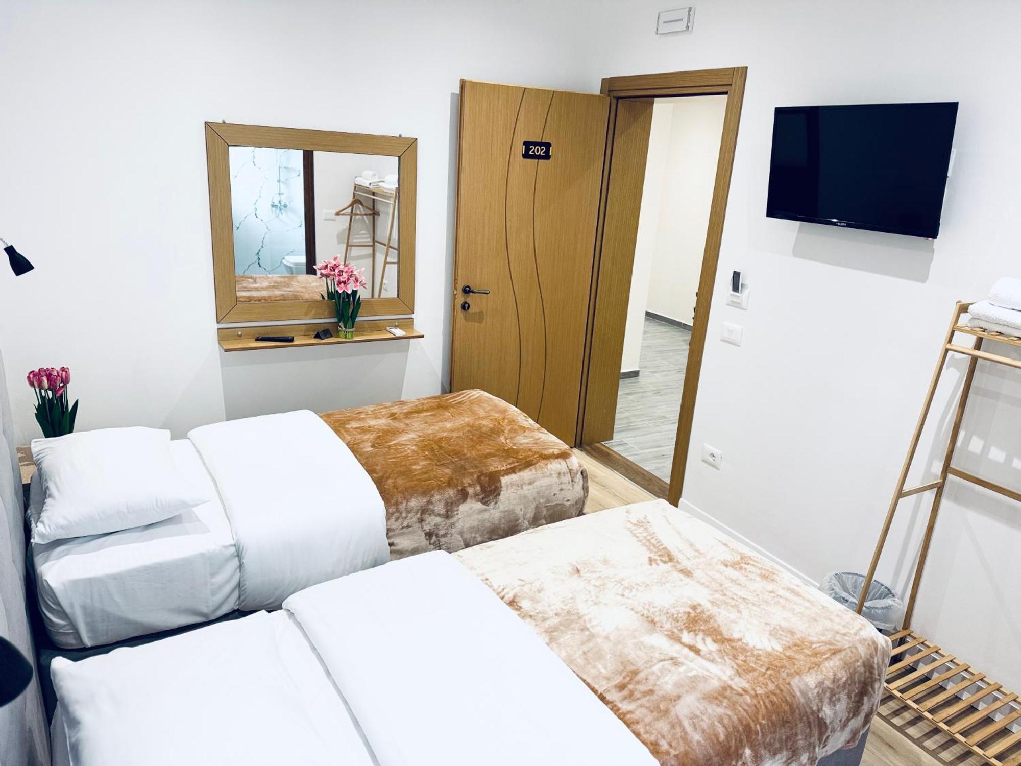 Kutal Park Inn Hotel Përmet エクステリア 写真
